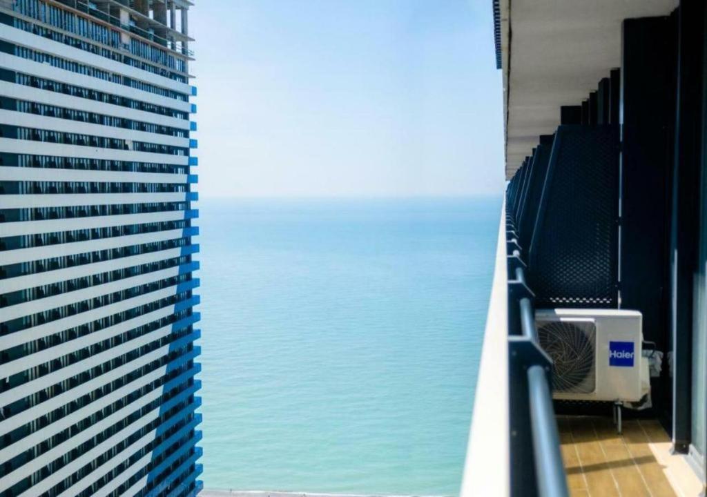 Orbi City Luxury Studio Harbour And Sea View Batumi Exterior photo